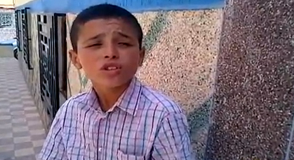 طفل من الحسيمة يغنّي عن أحد المعتقلين، ويرجع خلفية اعتقاله إلى "إبْركاكنْ وإمحسادن".. بالفيديو طفل من الحسيمة يغنّي عن أحد المعتقلين، ويرجع خلفية اعتقاله إلى "إبْركاكنْ وإمحسادن".. بالفيديو