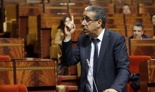 وزير الطاقة ينفي غلاء فواتير الكهرباء ويلتزم بعدم قطاع التيار في حالة عدم الأداء وزير الطاقة ينفي غلاء فواتير الكهرباء ويلتزم بعدم قطاع التيار في حالة عدم الأداء