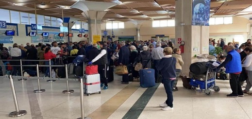 عودة 160 من المغاربة العالقين بإسبانيا بينهم 77 من عاملات الفراولة عودة 160 من المغاربة العالقين بإسبانيا بينهم 77 من عاملات الفراولة