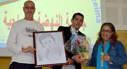 تكريم الصحافي في القناة الأمازيغية المحجوب بنسيعلي بمدينة الحسيمة تكريم الصحافي في القناة الأمازيغية المحجوب بنسيعلي بمدينة الحسيمة