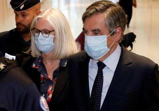 السجن لرئيس وزراء فرنسي سابق بعد توظيفات "وهمية" استفادت منها زوجته وابناهما