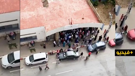 شاهدوا.. ازدحام غير مسبوق أمام مستشفى النهار بالناظور يكسر تدابير الوقاية من كورونا شاهدوا.. ازدحام غير مسبوق أمام مستشفى النهار بالناظور يكسر تدابير الوقاية من كورونا