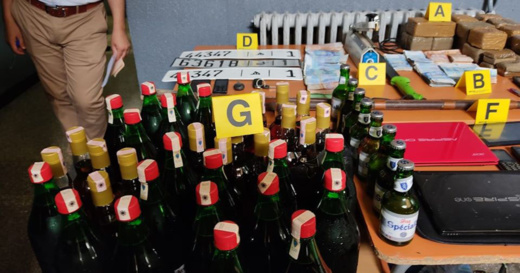 الشرطة القضائية تقتحم منزل شخص ستيني بسلوان وتحجز كميات مهمة من الخمور والكحول الشرطة القضائية تقتحم منزل شخص ستيني بسلوان وتحجز كميات مهمة من الخمور والكحول