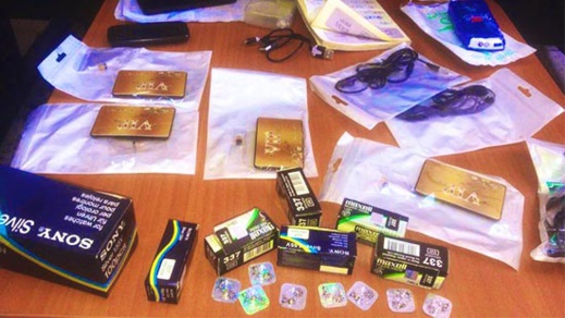 بالصور.. توقيف شخص بحوزته معدات متطورة تستعمل في عمليات الغش أثناء الامتحانات بالصور.. توقيف شخص بحوزته معدات متطورة تستعمل في عمليات الغش أثناء الامتحانات