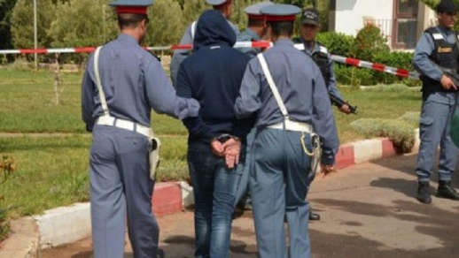 سقوط مروج للمخدرات مبحوث عنه بموجب مذكرات وطنية في قبضة الدرك الملكي بزايو سقوط مروج للمخدرات مبحوث عنه بموجب مذكرات وطنية في قبضة الدرك الملكي بزايو