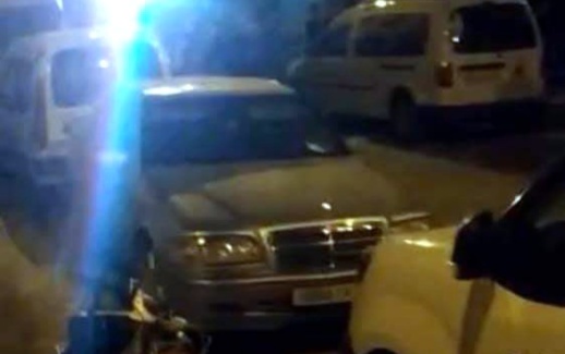 سيارات أمنية تحل ليلا بالعروي لحرمان طفل من والدته