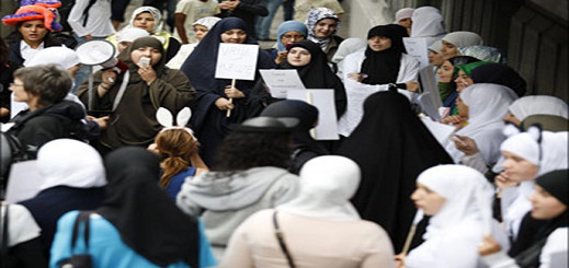 مظاهرة ضد”حظر إرتداء الحجاب ” في بروكسل مظاهرة ضد”حظر إرتداء الحجاب ” في بروكسل