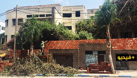 بعدما كانت بؤرة لإيواء المشردين والحراكة.. إغلاق وتسييج فيلا مهجورة وسط الناظور بعدما كانت بؤرة لإيواء المشردين والحراكة.. إغلاق وتسييج فيلا مهجورة وسط الناظور