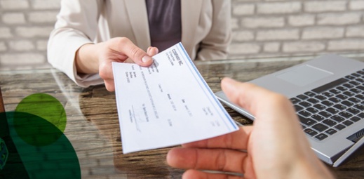 قانون المالية المعدَّل يعفي آلاف المغاربة من غرامات الشّيكات غير المؤداة قانون المالية المعدَّل يعفي آلاف المغاربة من غرامات الشّيكات غير المؤداة