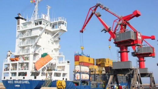 المغرب يقرر الرفع من رسوم الإستيراد إلى 40 في المائة من اجل تشجيع الإنتاج الوطني المغرب يقرر الرفع من رسوم الإستيراد إلى 40 في المائة من اجل تشجيع الإنتاج الوطني