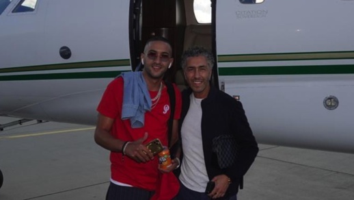 فيديو.. زياش يصل إلى لندن في طائرة خاصة ويجري أول تداريبه فيديو.. زياش يصل إلى لندن في طائرة خاصة ويجري أول تداريبه