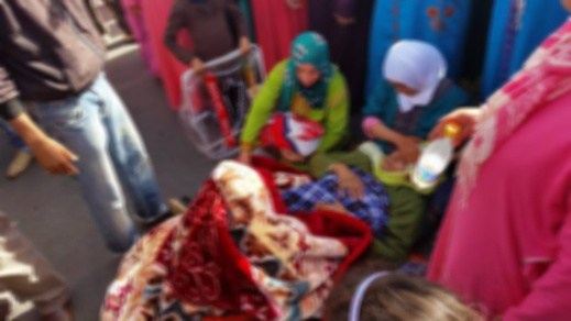 بعد تعذر نقلها إلى الناظور.. سيّدة حامل تضع مولودها أمام بوابة المركز الصحي في الدريوش بعد تعذر نقلها إلى الناظور.. سيّدة حامل تضع مولودها أمام بوابة المركز الصحي في الدريوش