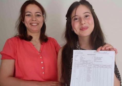 تلميذة مغربية تحصل على أعلى معدّل بالباكلوريا في فرنسا تلميذة مغربية تحصل على أعلى معدّل بالباكلوريا في فرنسا