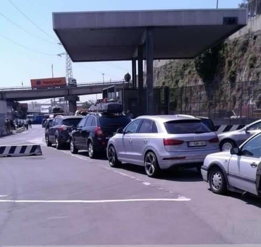 سيارات المهاجرين المغاربة بأوروبا "تشلّ" مدينة جنوة بإيطاليا بعد منعهم من عبور ميناءي طريفة والخزيرات سيارات المهاجرين المغاربة بأوروبا "تشلّ" مدينة جنوة بإيطاليا بعد منعهم من عبور ميناءي طريفة والخزيرات