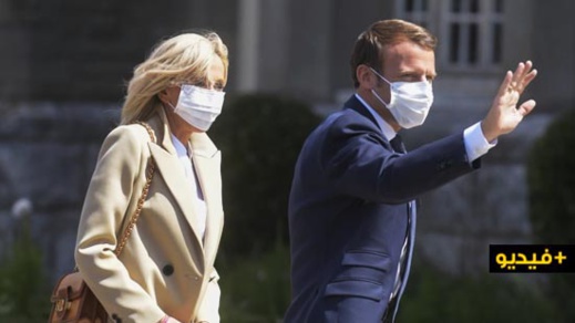 محتجّون "غاضبون" يقطعون الطريق على الرئيس ماكرون ويشتمونه ويطالبونه بالاستقالة محتجّون "غاضبون" يقطعون الطريق على الرئيس ماكرون ويشتمونه ويطالبونه بالاستقالة