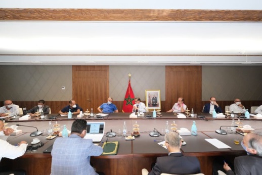 منسقو حزب "الأحرار" بالناظور والدريوش يوقعون عقد النجاعة مع أخنوش منسقو حزب "الأحرار" بالناظور والدريوش يوقعون عقد النجاعة مع أخنوش