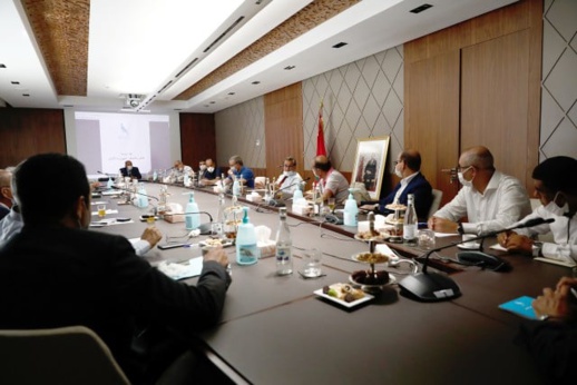 منسقو حزب "الأحرار" بالناظور والدريوش يوقعون عقد النجاعة مع أخنوش منسقو حزب "الأحرار" بالناظور والدريوش يوقعون عقد النجاعة مع أخنوش