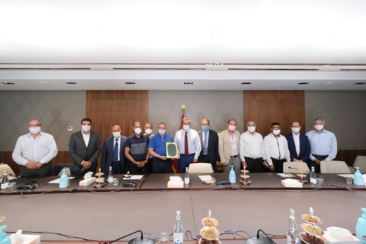 منسقو حزب "الأحرار" بالناظور والدريوش يوقعون عقد النجاعة مع أخنوش منسقو حزب "الأحرار" بالناظور والدريوش يوقعون عقد النجاعة مع أخنوش