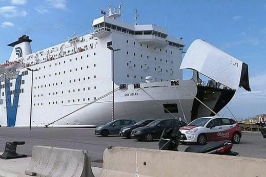 استمرار معاناة المغاربة العالقين بسبب إغلاق ميناء "سيت" الفرنسي استمرار معاناة المغاربة العالقين بسبب إغلاق ميناء "سيت" الفرنسي