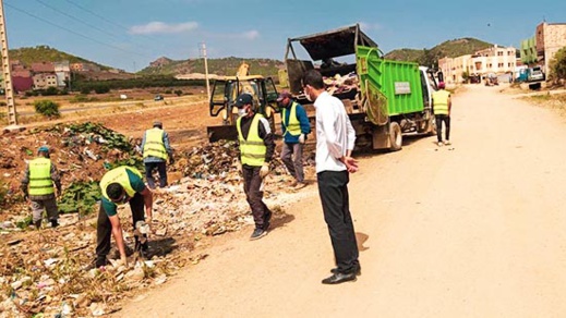 رئيس جماعة بوعرك يشرف على تنظيم حملة نظافة للقضاء على المطارح العشوائية داخل الأحياء السكنية رئيس جماعة بوعرك يشرف على تنظيم حملة نظافة للقضاء على المطارح العشوائية داخل الأحياء السكنية