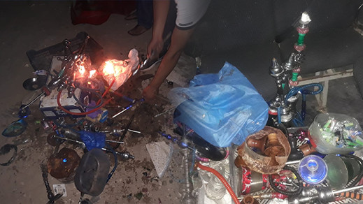 سلطات الناظور والشرطة الادارية تتلفان عشرات قنينات الشيشة والخمور سلطات الناظور والشرطة الادارية تتلفان عشرات قنينات الشيشة والخمور
