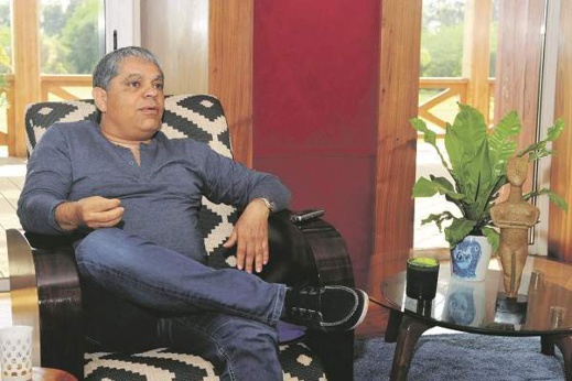 التازي: منطقة الريف تعاني من "نفاق الدولة" وليس هناك قانون مغربي يمنع استهلاك "الحشيش" التازي: منطقة الريف تعاني من "نفاق الدولة" وليس هناك قانون مغربي يمنع استهلاك "الحشيش"