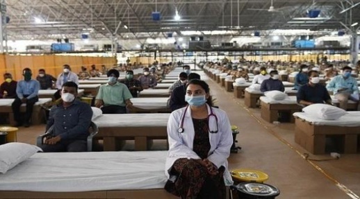 مريض بكورونا يهاجم فتاة في مركز للحجر الصحّي ويغتصبها مريض بكورونا يهاجم فتاة في مركز للحجر الصحّي ويغتصبها