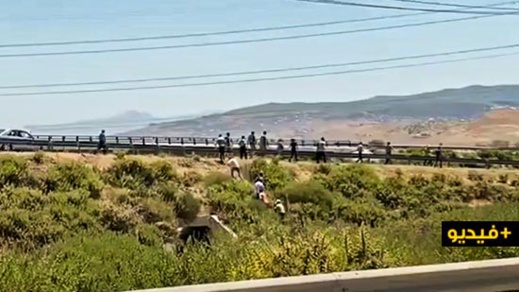 عمال طنجة "يسافرون" مشيا على الأقدام في ظلّ حظر السفر في العيد بسبب كورونا عمال طنجة "يسافرون" مشيا على الأقدام في ظلّ حظر السفر في العيد بسبب كورونا