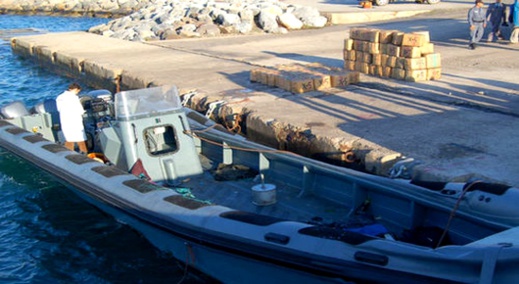 الناظور.. عناصر الدرك البحري تحبط تهريب كمية من المخدرات وتحجز قاربين مطاطين بأركمان وبويفار الناظور.. عناصر الدرك البحري تحبط تهريب كمية من المخدرات وتحجز قاربين مطاطين بأركمان وبويفار