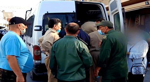 سلطات الناظور وأزغنغان تحرر خلال يوم واحد أزيد من 130 غرامة بسبب عدم ارتداء الكمامة سلطات الناظور وأزغنغان تحرر خلال يوم واحد أزيد من 130 غرامة بسبب عدم ارتداء الكمامة