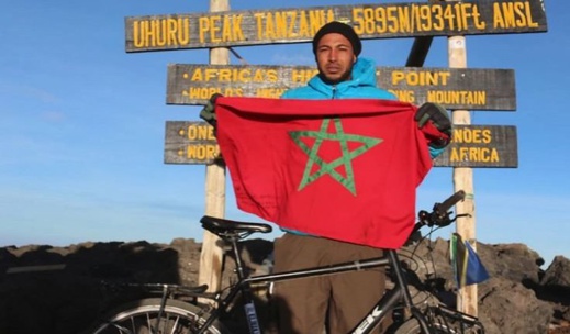 مغربي يصل إلى الأراضي السّعودية لأداء مناسك الحجّ بعد أربع سنوات من المشي مغربي يصل إلى الأراضي السّعودية لأداء مناسك الحجّ بعد أربع سنوات من المشي