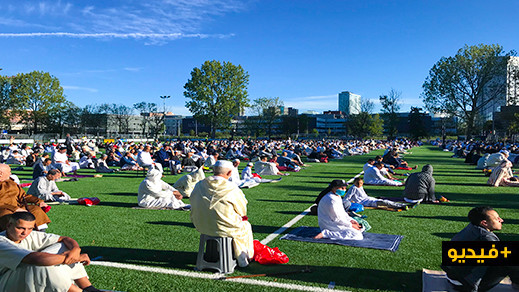 مغاربة أمستردام يؤدون صلاة عيد الأضحى وسط إجراءات وقائية وتباعد اجتماعي مغاربة أمستردام يؤدون صلاة عيد الأضحى وسط إجراءات وقائية وتباعد اجتماعي