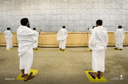 بالصور.. حجاج بيت الله الحرام يرمون "الجمرة الكبرى" بالصور.. حجاج بيت الله الحرام يرمون "الجمرة الكبرى"