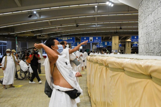 بالصور.. حجاج بيت الله الحرام يرمون "الجمرة الكبرى" بالصور.. حجاج بيت الله الحرام يرمون "الجمرة الكبرى"