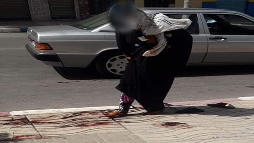 سيدة تطأ برجليها دم قتيل بالناظور تخلق ضجة بمواقع التواصل 