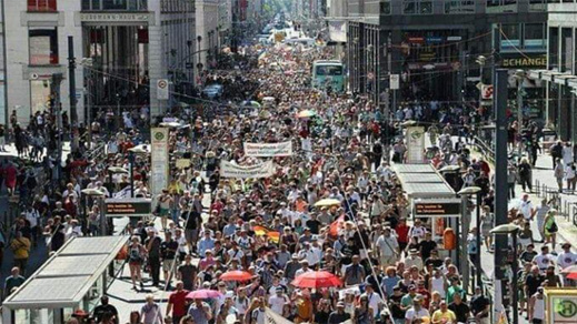 متظاهرون ألمان يخرجون للشارع للمطالبة  بإعلان "نهاية الوباء"
