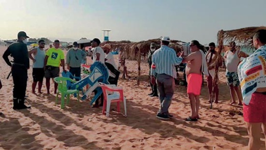 السلطات المحلية والدرك الملكي يحرران عشرات المخالفات بشواطئ قرية أركمان السلطات المحلية والدرك الملكي يحرران عشرات المخالفات بشواطئ قرية أركمان