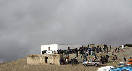 ضريح "سيدي بوخيار" بالحسيمة يستقبل الحجاج الفقراء يوم عرفة، في طقوس تشبه طقوس الحج ضريح "سيدي بوخيار" بالحسيمة يستقبل الحجاج الفقراء يوم عرفة، في طقوس تشبه طقوس الحج