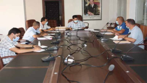 المجلس الإقليمي للدريوش يطلق صفقة بناء سياجات واقتناء خزانات للمياه المجلس الإقليمي للدريوش يطلق صفقة بناء سياجات واقتناء خزانات للمياه