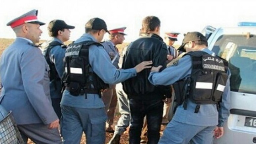 أحدهم متزوج وأب لطفلين.. اعتقال شابين داخل شقة متلبسين بممارسة الشذوذ الجنسي بإحدى الجماعات بالناظور أحدهم متزوج وأب لطفلين.. اعتقال شابين داخل شقة متلبسين بممارسة الشذوذ الجنسي بإحدى الجماعات بالناظور