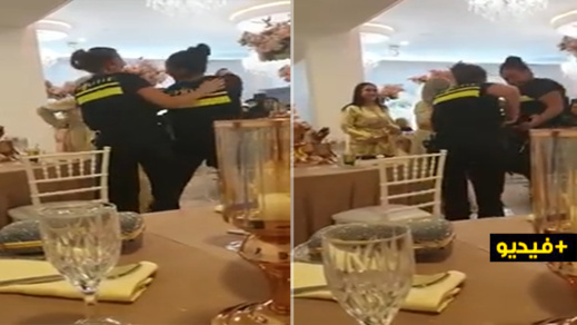 فيديو لشرطيتين بهولندا ترقصان على أنغام ريفية يثير إعجاب رواد  الفيسبوك