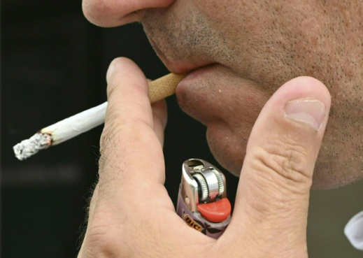 سلطات غاليسيا تمنع التّدخين في الشّوارع وأرصفة المقاهي لوقف تفشّي كورونا