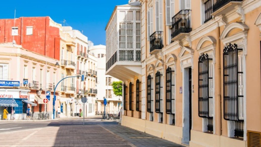 سلطات مليلية المحتلة تمنع التدخين في الشواطئ والشوارع والمقاهي سلطات مليلية المحتلة تمنع التدخين في الشواطئ والشوارع والمقاهي