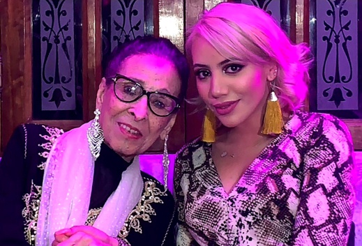 الحاجّة الحمداوية تعتزل الغناء في عمر 94 سنة، وتبيع موروثها الغنائي
