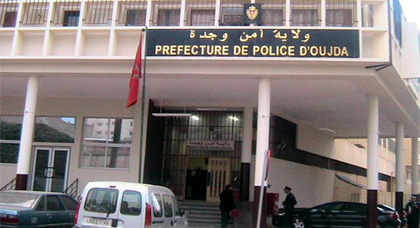 مواطن يتهم نائب رئيس جهة الشرق بمحاولة خنقه بمخفر الشرطة مواطن يتهم نائب رئيس جهة الشرق بمحاولة خنقه بمخفر الشرطة