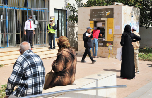 الحسيمة.. السلطات تعتمد مترين كمسافة للتّباعد الجسدي لوقف تفشي كورونا الحسيمة.. السلطات تعتمد مترين كمسافة للتّباعد الجسدي لوقف تفشي كورونا