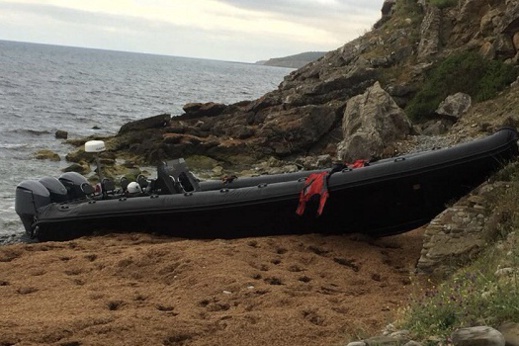 الدرك الملكي بأركمان يوجه ضربة موجعة لتجار المخدرات بحجز ثلاثة زوارق سريعة وكمية مهمة من البنزين الدرك الملكي بأركمان يوجه ضربة موجعة لتجار المخدرات بحجز ثلاثة زوارق سريعة وكمية مهمة من البنزين