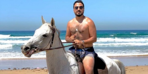 بعد الرّاقصة "مايا".. العلالي يثير غضب المغارية بظهور "مستفزّ" في شاطئ "أشقار" بعد الرّاقصة "مايا".. العلالي يثير غضب المغارية بظهور "مستفزّ" في شاطئ "أشقار"