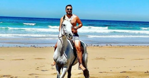 هذه حقيقة توقيف الشرطة للمنشط رشيد العلالي بسبب صور في الشاطئ بدون كمامة