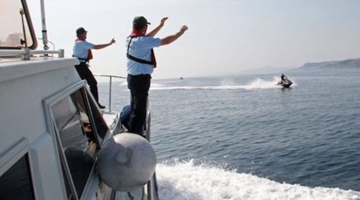 الدّرك البحري يوقف إسبانيَين حاولا تهريب "الحشيش" بواسطة جيتسكي الدّرك البحري يوقف إسبانيَين حاولا تهريب "الحشيش" بواسطة جيتسكي